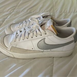 Nike Low Blazers